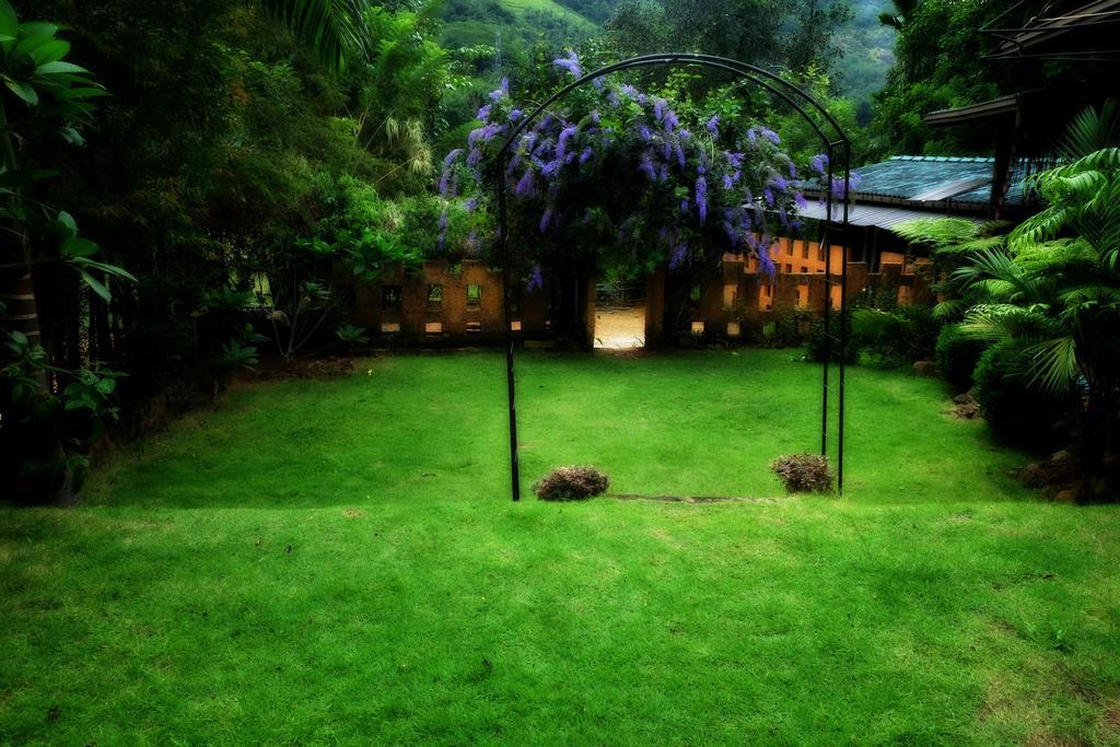 Sapphire Holiday Resort Ratnapura Exterior foto