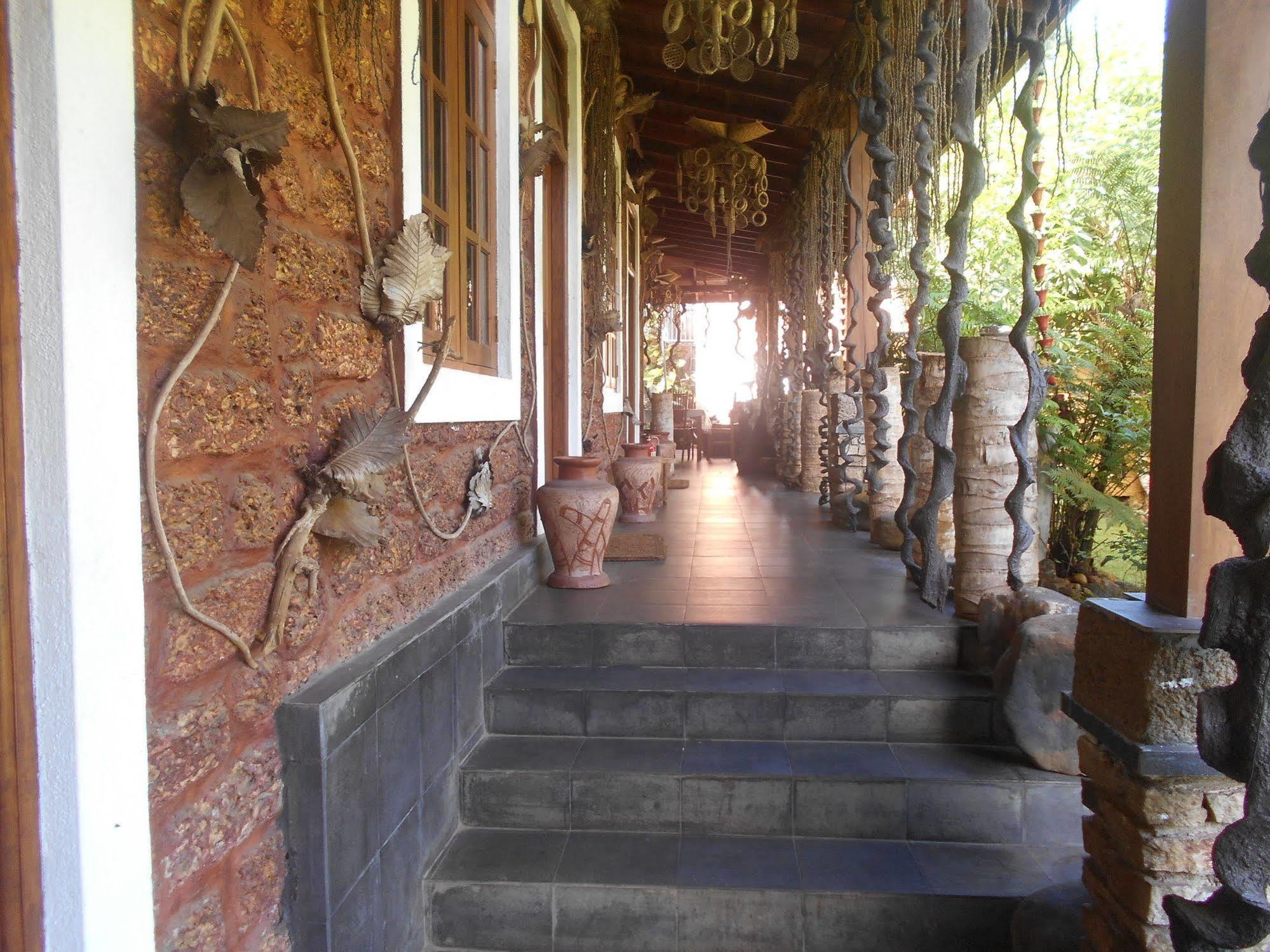 Sapphire Holiday Resort Ratnapura Exterior foto